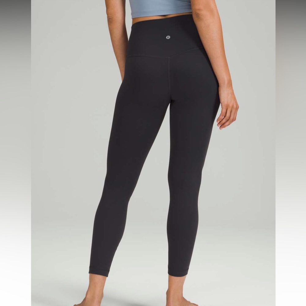 NWT Lululemon black granite aligns 25”